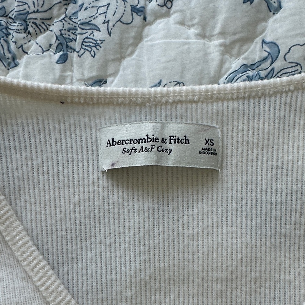Abercrombie & Fitch Cream V-Neck Bodysuit - Picture 2 of 2